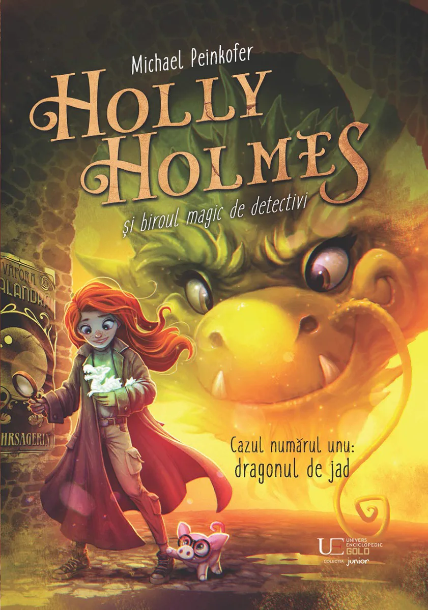 Coperta „Holly Holmes și biroul magic de detectivi”: o fată roșcată cu lupă ține un dragon mic și alb, cu un purceluș cu ochelari și un dragon mare în fundal